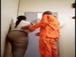 Hunn fengsel warden blir knullet av inmate: gratis xxx klipp b1