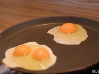 Veliko oprsje ljubitelji hardcore kuhinja odrasli posnetek s sofia lee stavke jajca globoko s hubby odrasli video odlomki