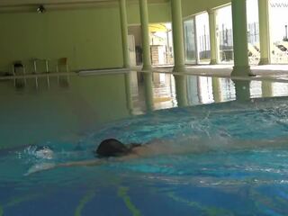 Più caldo russo pornostar irina strisce nuda in nuoto piscina