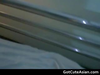 Amatør filipina lesbiske lager ut flørten kjønn