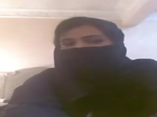 アラブ 女性たち で ヒジャーブ 表示 彼女の おっぱい, 汚い ビデオ a6