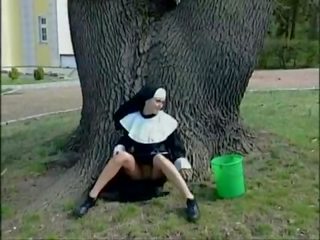 De gal knulling nonner