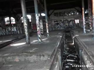 Ona dostane vykostený podľa jason v an abandoned railway plocha! stevenshame.dating dospelé video mov