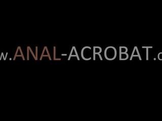 Два неймовірно величезний фалоімітатори в її анус