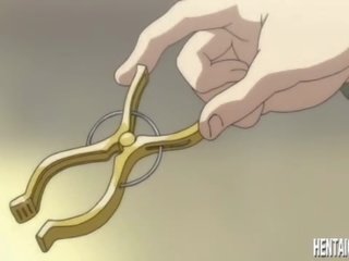 エロアニメ ガールフレンド ととも​​に 乳首 clamps 取得 ファック