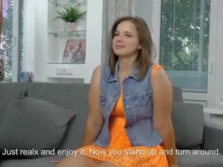 Sandra bulka. 18 y.o attraente reale vergine fidanzata da russia volontà confermare suo verginità diritto ora! avvicinamento imene tiro!