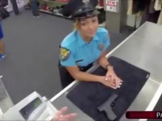 Erótico policía consigue follada por tienda propietario