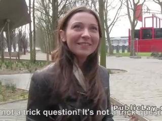 Belgijskie hottie bani ukłucie w publiczne