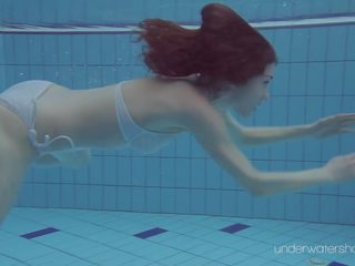 Roxalana swims jak za fish z jej ciasne cipka: hd xxx film 2a
