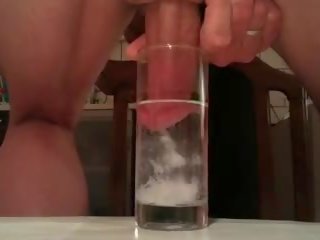 Uriaș 6 ori sub apa jet de sperma în o sticlă de apă !