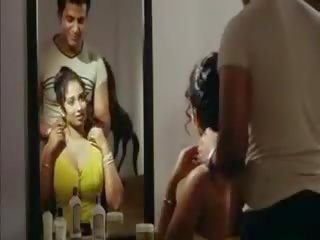 Indisch attraktiv schauspielerin baden im softcore mallu zeigen