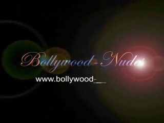 Bollywood ritual de luxure et danse tandis que elle était seul