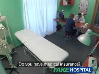 Fakehospital médico hombre folla paciente desde detrás