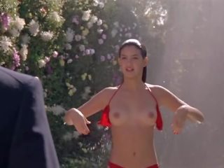 Нудисти знаменитост phoebe cates в червен склонен към флиртуване бикини