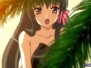 Un encantador tetitas hentai joven hembra consigue golpeado en la playa