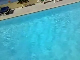 Öffentlich masturbation dickflash auf die schwimmbad